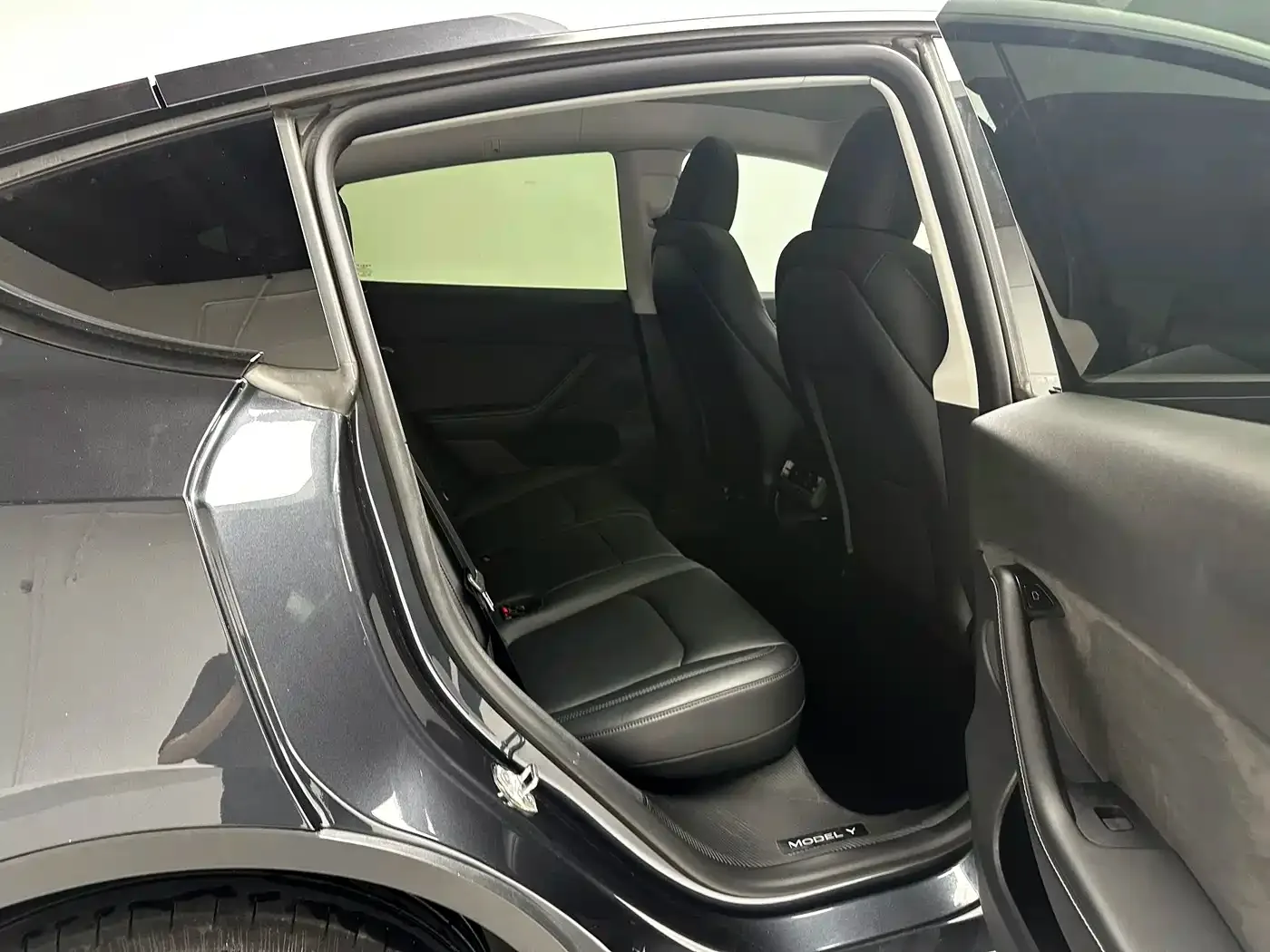 Tesla Model Y 2024 Rear-Wheel Drive Version — Фото автомобиля 12