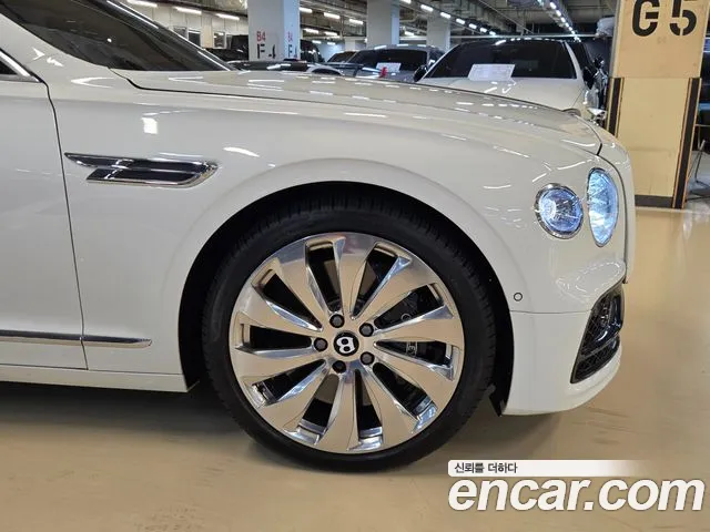 Bentley Flying Spur — Фото автомобиля 8
