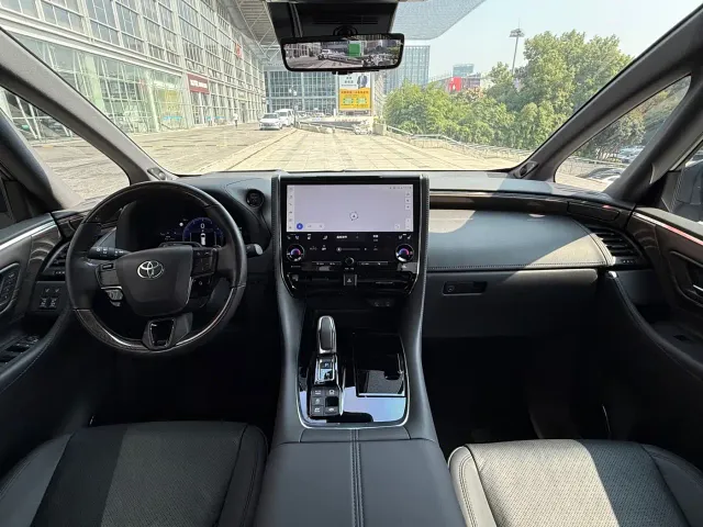 Toyota Alphard — Фото автомобиля 17