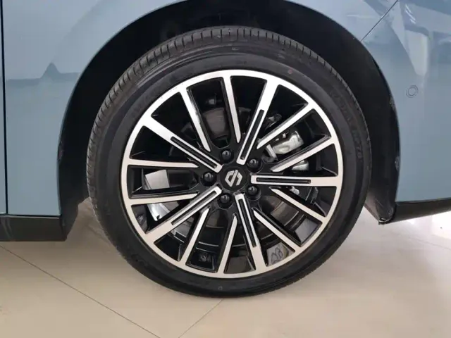 Leapmotor B01 — Фото автомобиля 6