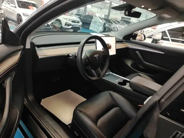 Tesla Model 3 — Фото автомобиля 14