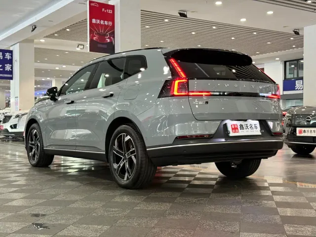 Volvo XC70 Plug-in Hybrid — Фото автомобиля 4