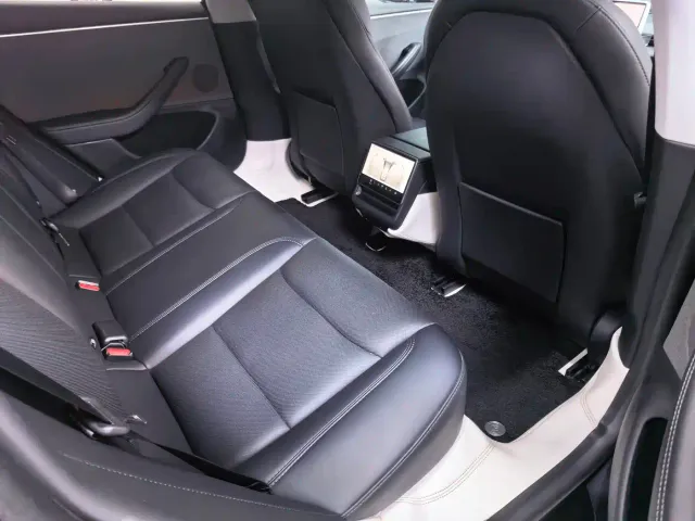 Tesla Model 3 — Фото автомобиля 11