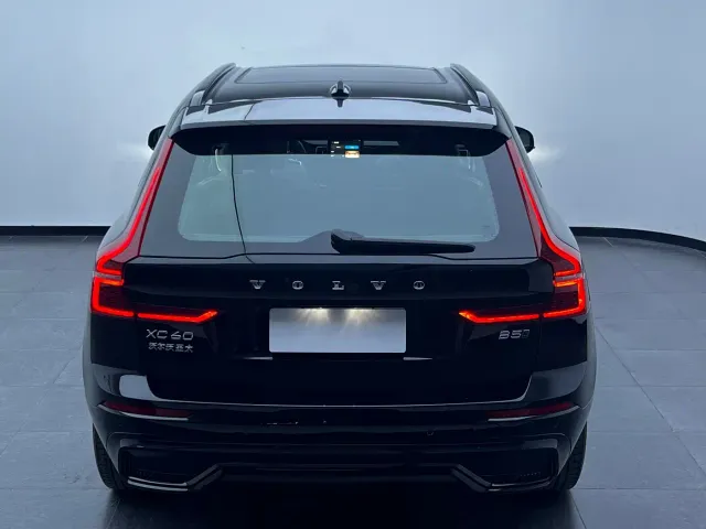 Volvo XC60 — Фото автомобиля 10