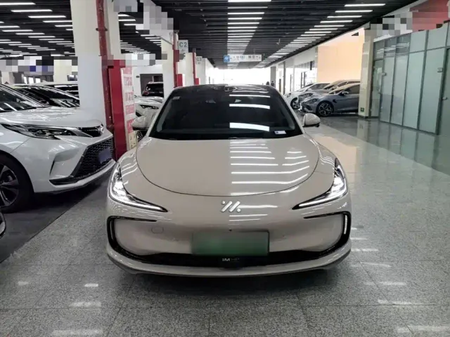 IM Motors L6 — Фото автомобиля 2