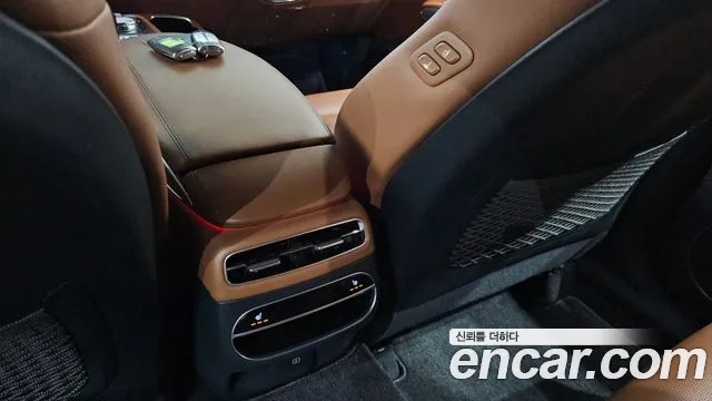 Genesis GV70 — Фото автомобиля 30