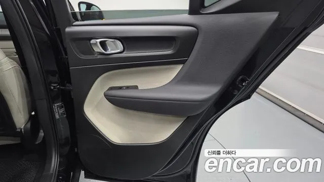Вольво XC40 B4 Ultimate Bright — Фото автомобиля 30