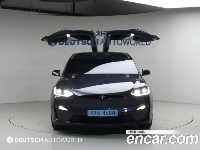 Tesla Model X — Фото автомобиля 3