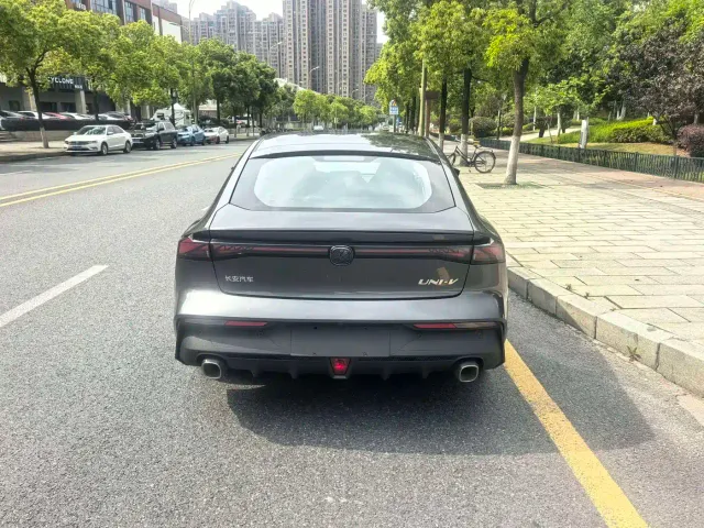 Changan UNI-V — Фото автомобиля 5