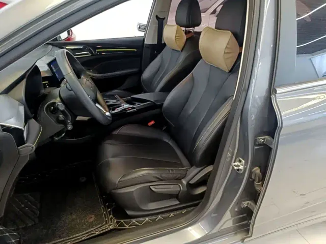 Roewe i5 — Фото автомобиля 14