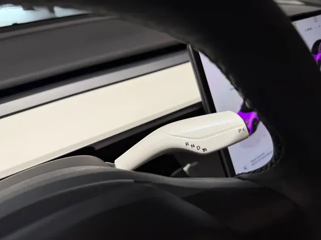 Tesla Model 3 — Фото автомобиля 18