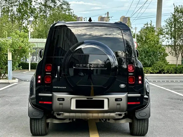 Land Rover Defender — Фото автомобиля 14