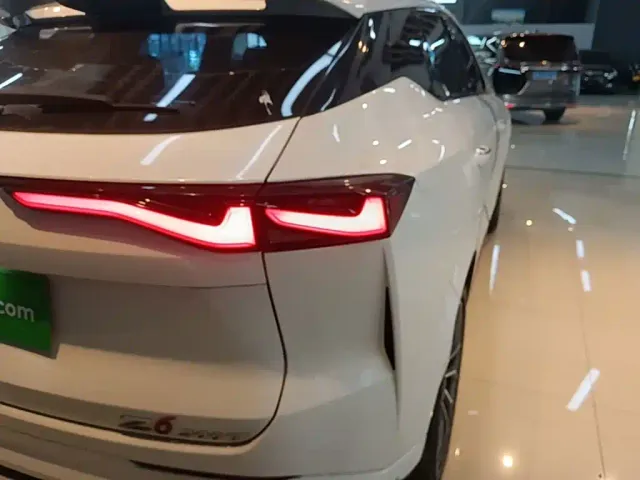 Changan Z6 — Фото автомобиля 7