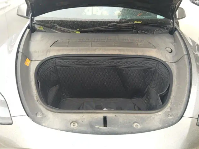 Tesla Model Y — Фото автомобиля 10