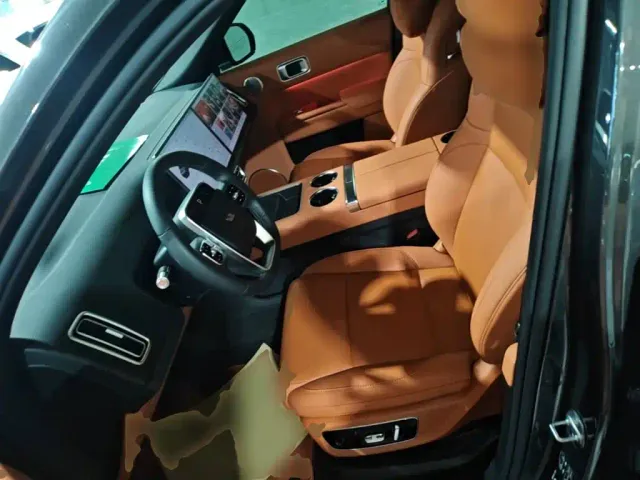 Li Auto L8 — Фото автомобиля 14