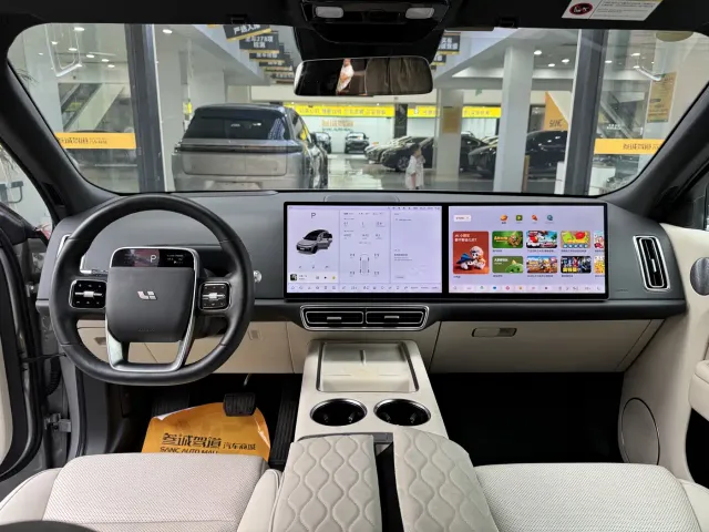 Li Auto L8 — Фото автомобиля 11