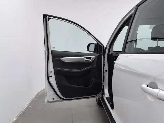 Forthing Fengxing SX6 — Фото автомобиля 8