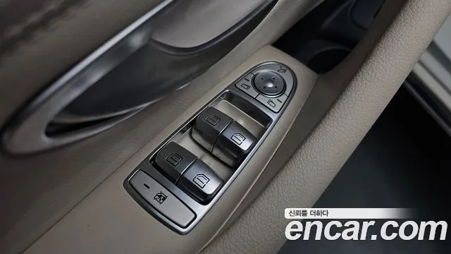 Mercedes-Benz E-Class — Фото автомобиля 16