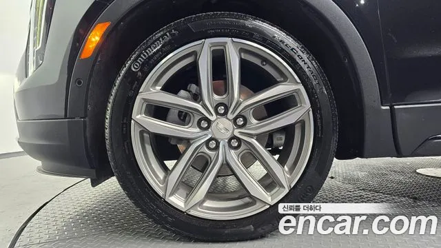 Cadillac XT4 2.0 Sport AWD — Фото автомобиля 3