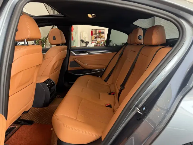 BMW 5 Series — Фото автомобиля 6