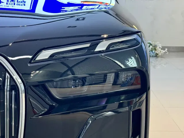 BMW i7 — Фото автомобиля 4