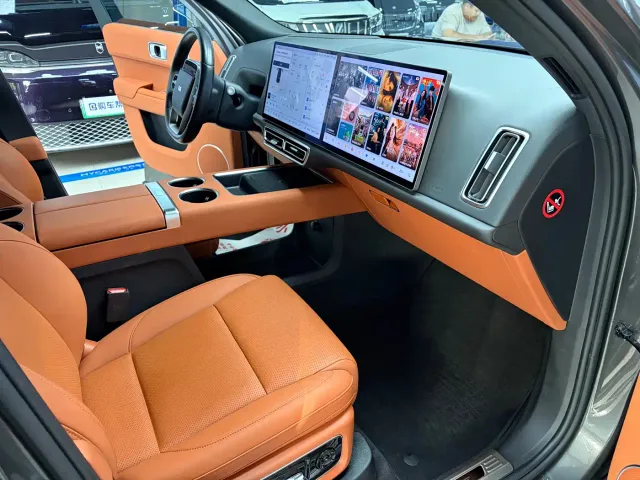 Li Auto L8 — Фото автомобиля 14