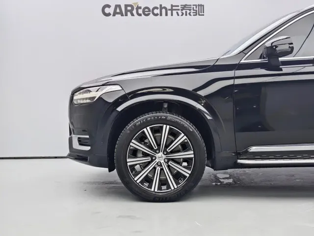 Volvo XC90 — Фото автомобиля 6
