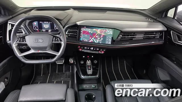 Audi Q4 e-tron F4 — Фото автомобиля 10