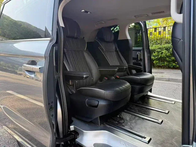 Roewe iMAX8 — Фото автомобиля 8