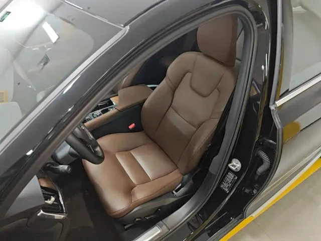 Volvo S90 — Фото автомобиля 14
