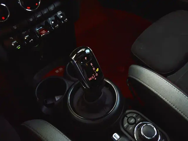 MINI Hatch — Фото автомобиля 11