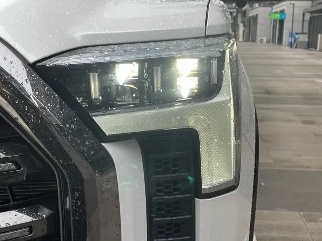 Toyota Sequoia — Фото автомобиля 17