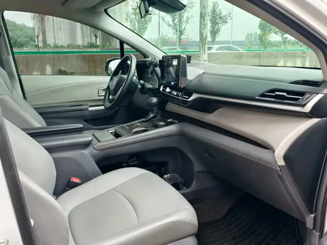 Toyota Granvia — Фото автомобиля 8