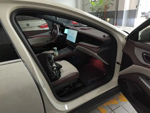 BYD Seal 07 DM-i — Фото автомобиля 8