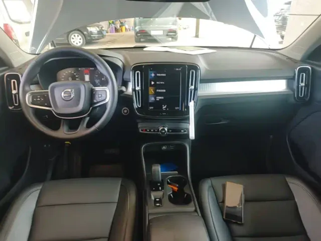 Volvo XC40 — Фото автомобиля 9