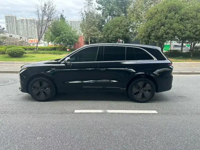 Li Auto L6 — Фото автомобиля 3