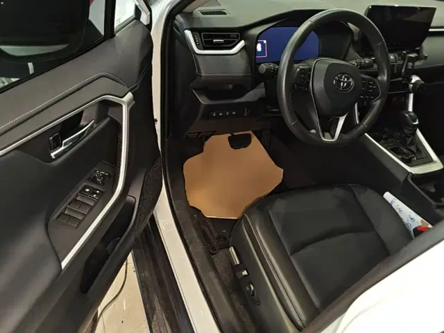 Toyota RAV4 — Фото автомобиля 15