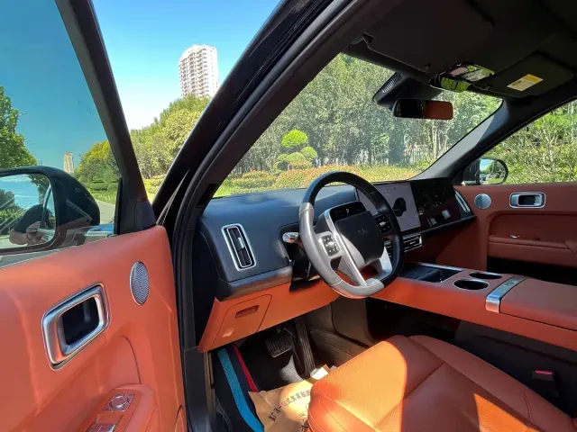 Li Auto L8 — Фото автомобиля 2
