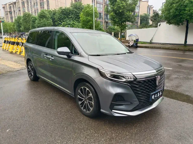 Roewe iMAX8 — Фото автомобиля 3