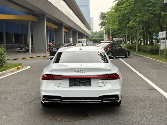Audi A7L — Фото автомобиля 5