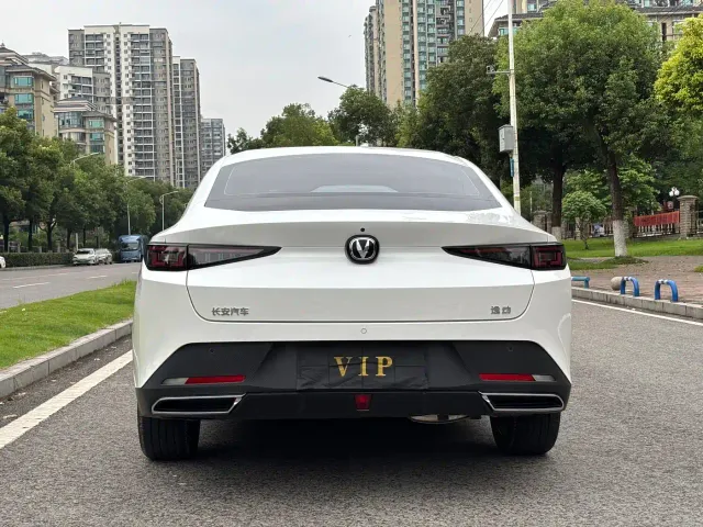 Changan Eado — Фото автомобиля 6