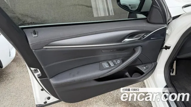 BMW 5-Series — Фото автомобиля 12