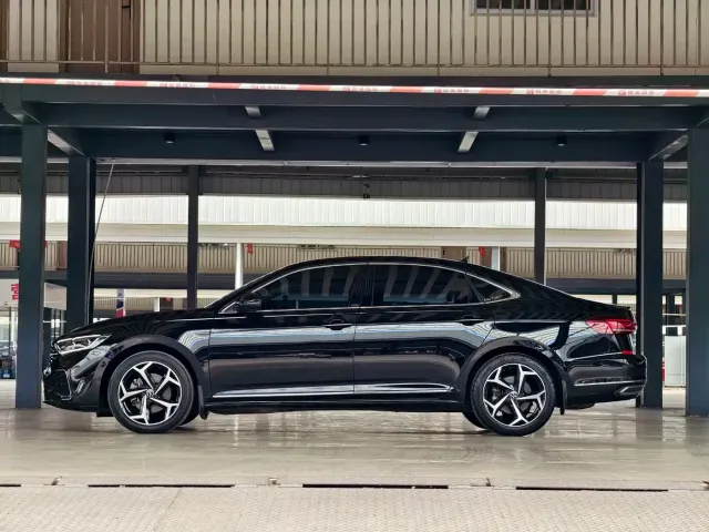 Volkswagen Passat — Фото автомобиля 24