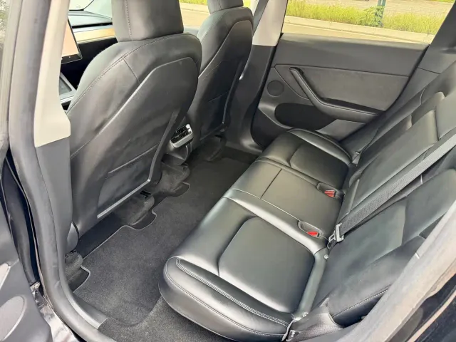 Tesla Model Y — Фото автомобиля 13