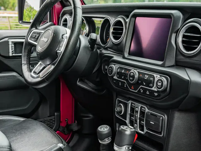 Jeep Wrangler — Фото автомобиля 15