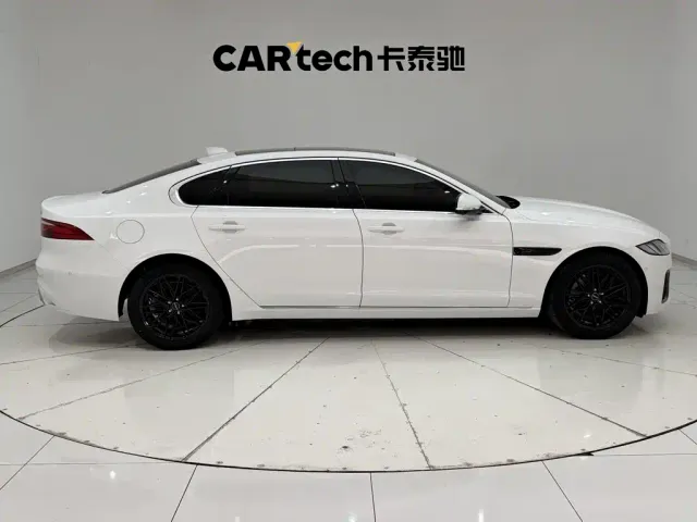 Jaguar XFL — Фото автомобиля 4
