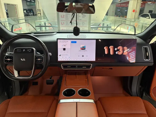 Li Auto L8 — Фото автомобиля 5