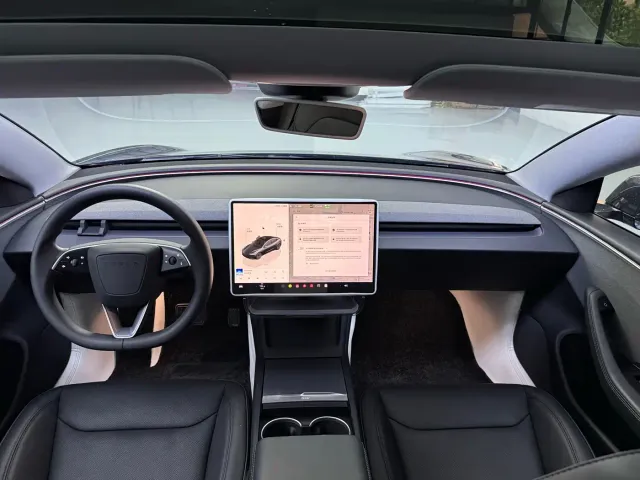 Tesla Model 3 — Фото автомобиля 8