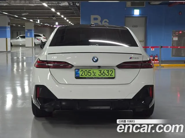 BMW i5 G60 — Фото автомобиля 5