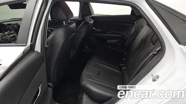 Hyundai Avante CN7 — Фото автомобиля 17